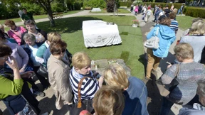 Udo Jürgens in einem weißen Flügel beigesetzt