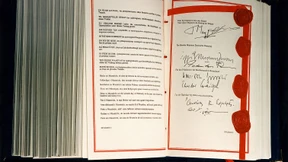 Nationales Hemd und europäischer Rock