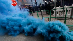 Randalierer verletzen Polizisten schwer