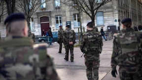 Verhöre und Festnahmen in Paris