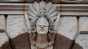 Wie bei einer Flucht in Ketten