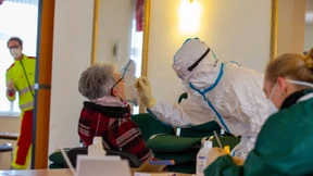 Neuer Höchstwert bei Neuinfektionen, Marke von 20.000 Toten überschritten