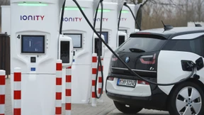 Fast jedes zweite verkaufte Auto hat einen Elektroantrieb