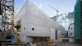 Im Altbau die Geschichte, im Neubau die Gegenwart