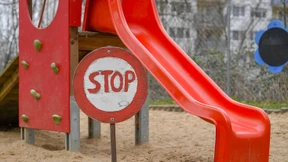 Kita zu - soll es für Eltern länger Lohnersatz geben?