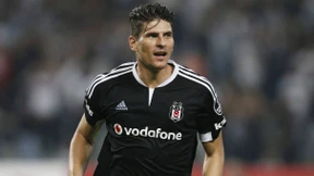 Podolski trifft - Gomez tritt doppelt