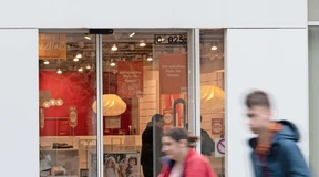 Erst Insolvenz, dann Stellenabbau