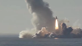 Russisches U-Boot beim Raketenstart