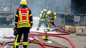 Brand in Griesheimer Lagerhalle