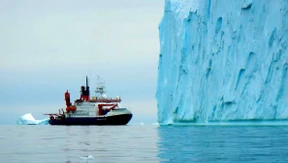 Erdwärme heizt Gletschern ein