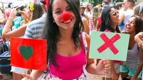 Warum Tinder von Alten das Vierfache verlangt