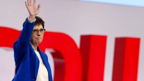 Kramp-Karrenbauer stellt Machtfrage