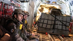 Hilfsgüter Abwurf der Bundeswehr