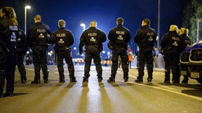 De Maizière gegen Beteiligung der Vereine