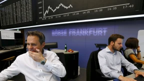 Dax verliert fast 500 Punkte - Dow Jones tief im Minus