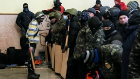 Demonstranten gegen Demonstranten