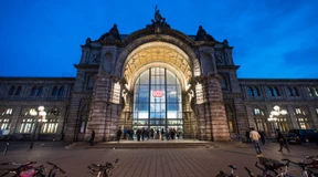 Mann greift in Nürnberg Polizisten an