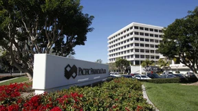 Der größte Anleihenfonds legt automatisch an