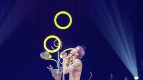 Waghalsige Manöver mit Modellflugzeugen