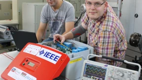 Neuartiges Ladegerät für Elektroautos