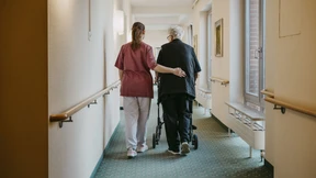 Pflegeheime werden unbezahlbar: So setzen sich die Kosten zusammen