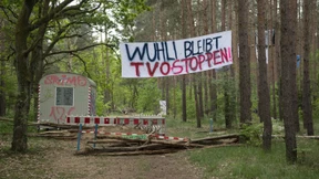 Berliner Polizei räumt Protestcamp in Wuhlheide