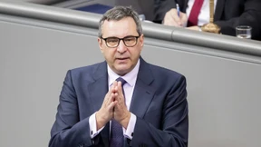 Ein Mandat, drei Firmen