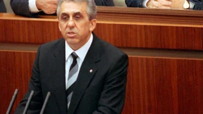 Nur die Claqueure feiern Krenz