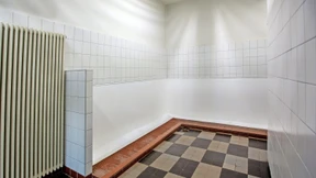 Trostloser Schulhof, alte Pinkelrinne