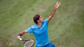 Federer gewinnt zum Rasenauftakt