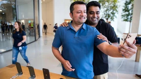 Apple-Fans stürzen sich auf neues iPhone