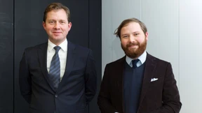 Familie, die verpflichtet