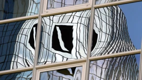 Die Deutsche Bank verdient Geld