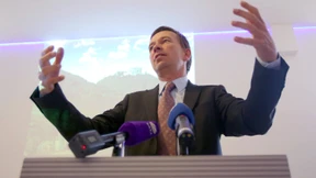 Lucke will Aufnahme von Flüchtlingen drastisch begrenzen