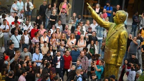 Was wird aus der goldenen Erdogan-Statue?
