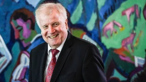 Seehofer verbietet Bremen Asylentscheidungen