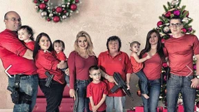 Schwer bewaffnete Weihnachtsgrüße