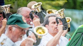 Gute Stimmung bei Musik und Mispelchen