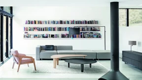 Tischbein mit Fußabdruck