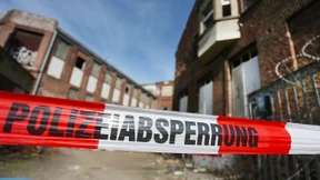 Jugendlicher schneidet Freundin die Kehle durch