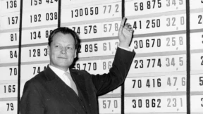 Der Professor will ein Vortragsmanuskript haben