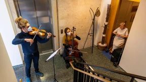 Livemusik im Treppenhaus