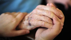 Pflege der Angehörigen kann zum Armutsrisiko werden