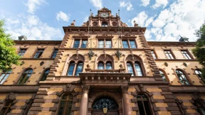 Im Rückwärtsgang zwei Frauen angefahren