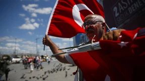 Aufreizende Drohung mit dem Partnerwechsel