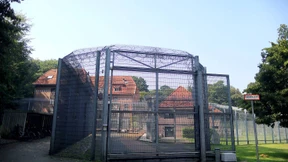 Möglicherweise bewaffneter Gefangener flieht aus Psychiatrie