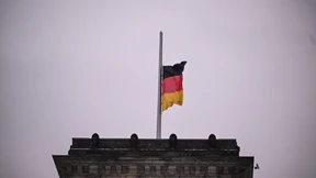 Deswegen wehen Flaggen heute auf halbmast