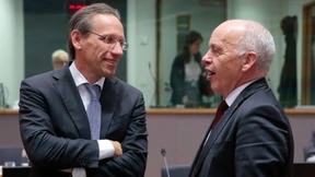 Lassen die Banker den Finanzminister hängen?