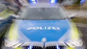 Mutmaßliche Betrüger werfen 20.000 Euro aus dem Autofenster