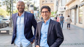 Genossen auf Sneakersohlen